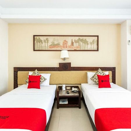 Reddoorz Plus @ Losari Beach Hotel Makassar Exterior foto
